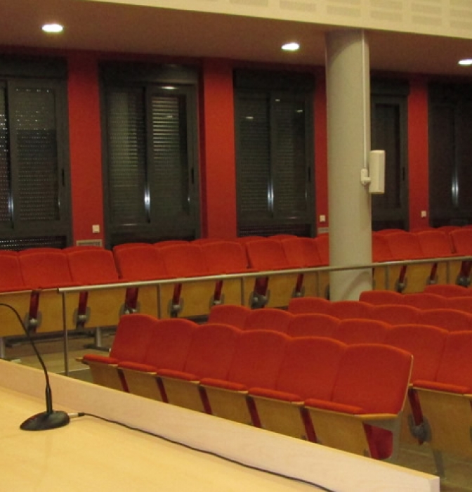 Equipo de sonido, iluminación y proyección del Salón de actos del instituo Ramón Arcas de Lorca
